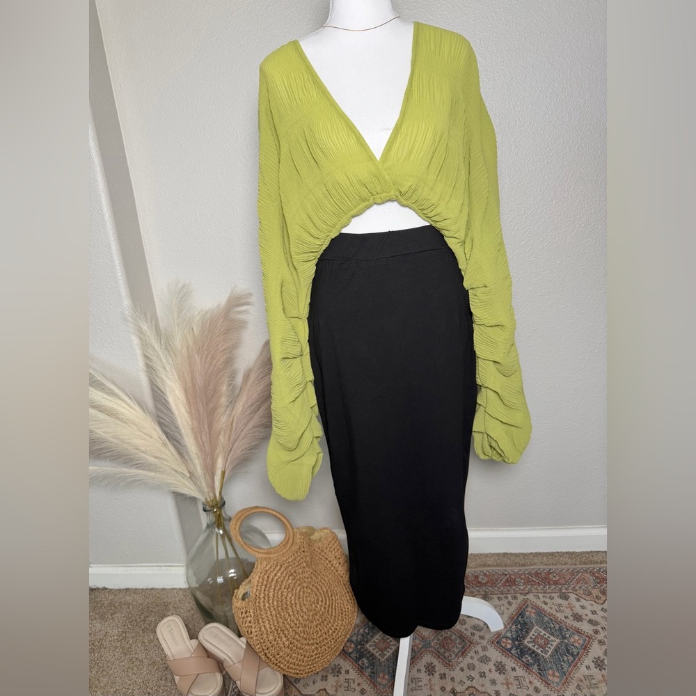 New - Classic Black Body Con Midi Pencil Skirt - Women's